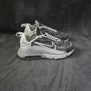 Nike Air Max 2090 SE Running Shoes Womens Sz 8 Athletic Sneakers Trainers Gray.